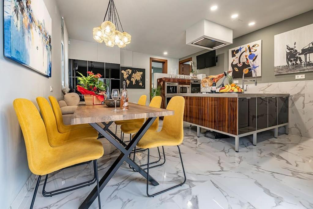 Luxury Casa Con Piscina, Wifi, 150M Dal Mare Leilighet Miami Playa Eksteriør bilde