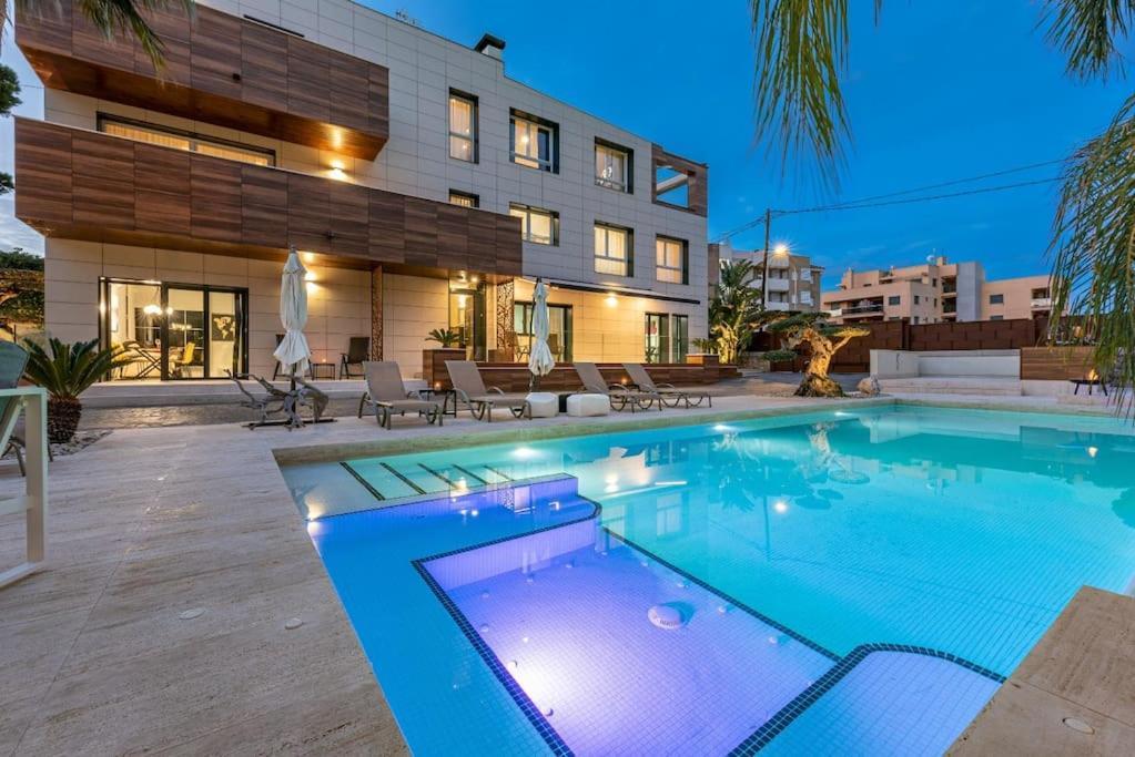 Luxury Casa Con Piscina, Wifi, 150M Dal Mare Leilighet Miami Playa Eksteriør bilde